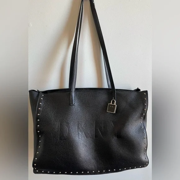 GUC: A beautiful black leather DKNY tote - Picture 15 of 16